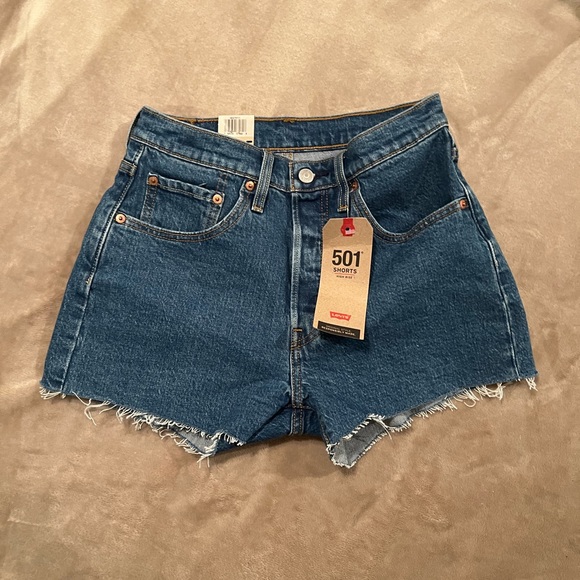 NOT FOR SALE NWT Levi’s 501 Original Women’s Shorts in Jive Stonewash - Picture 4 of 7